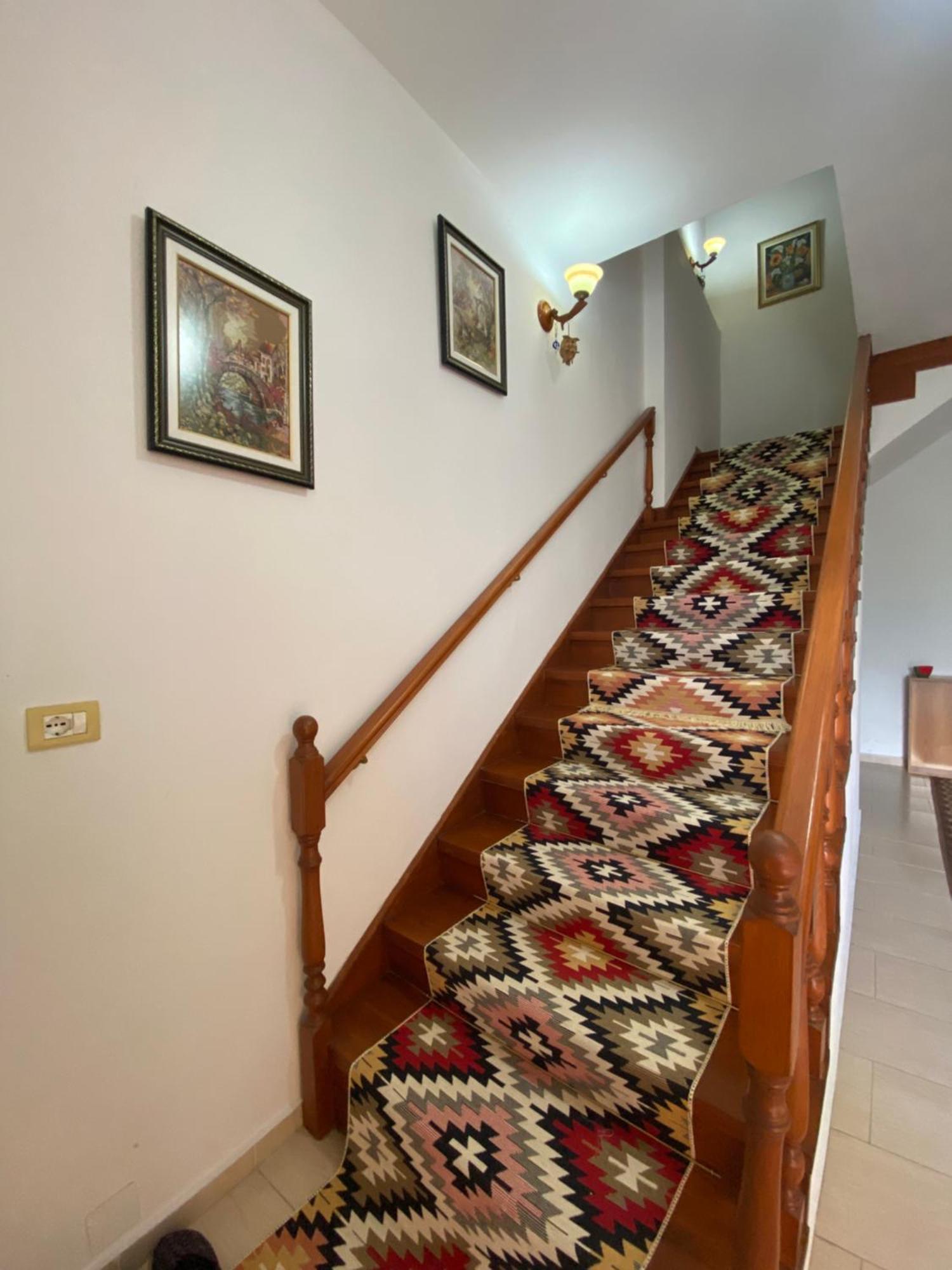 Stonetale Garden Guesthouse Gjirokastër Extérieur photo
