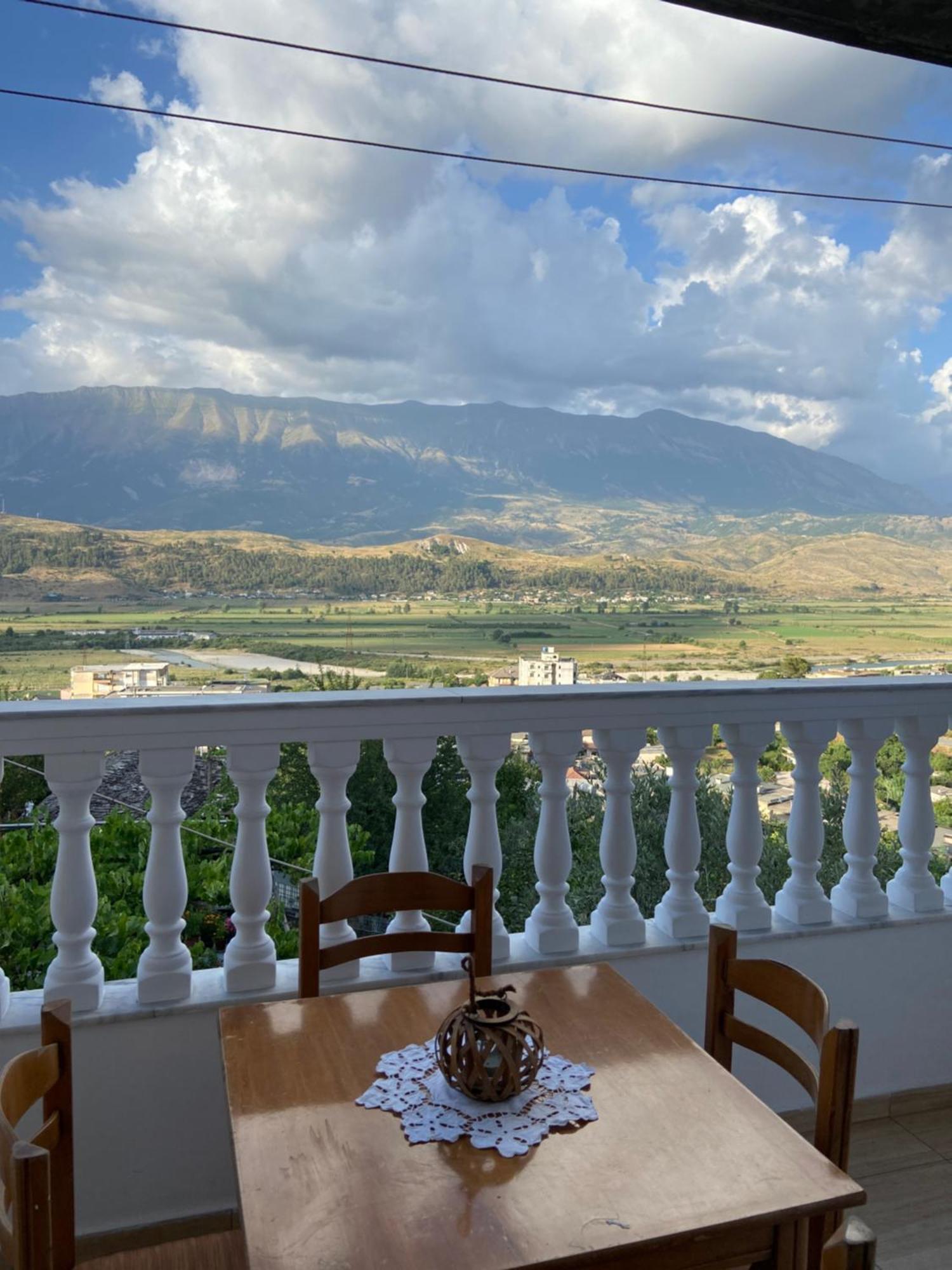 Stonetale Garden Guesthouse Gjirokastër Extérieur photo