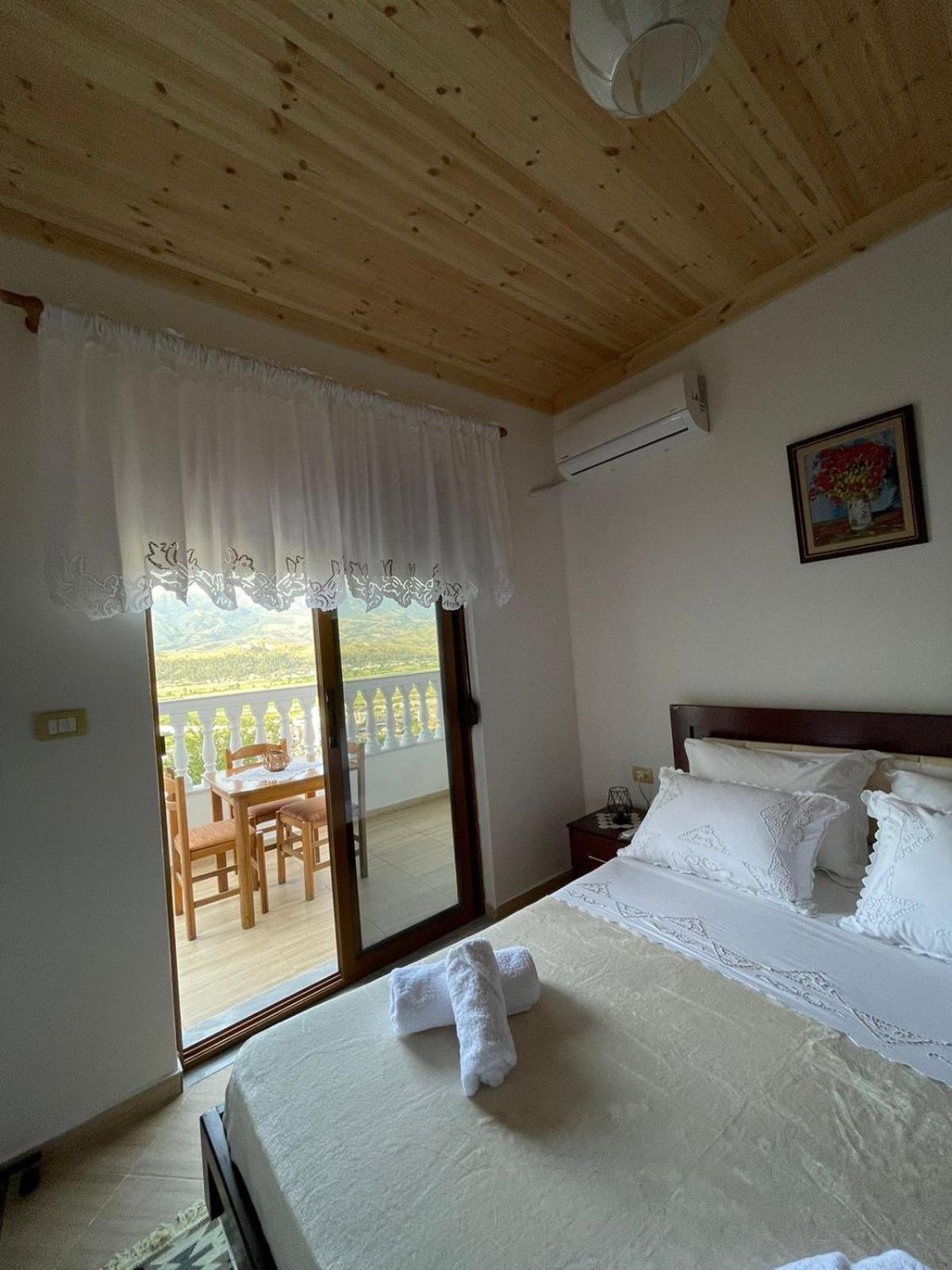 Stonetale Garden Guesthouse Gjirokastër Extérieur photo