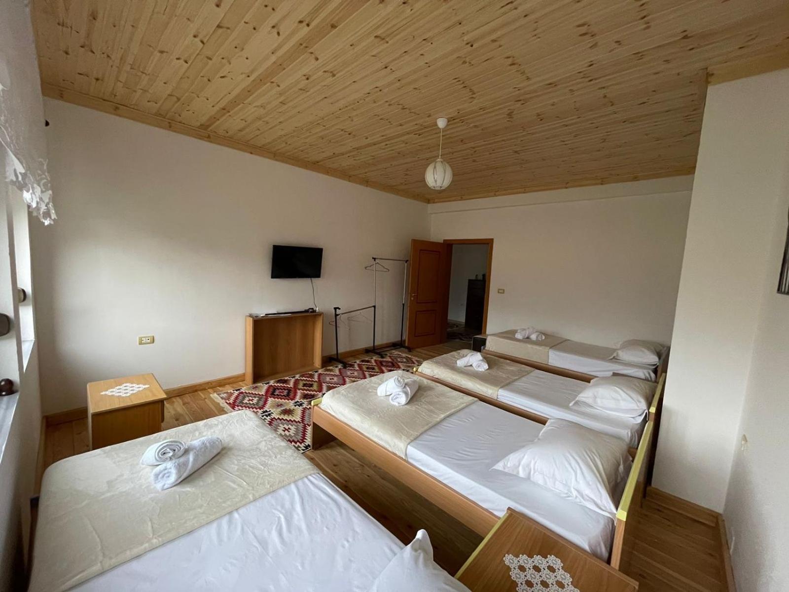 Stonetale Garden Guesthouse Gjirokastër Extérieur photo