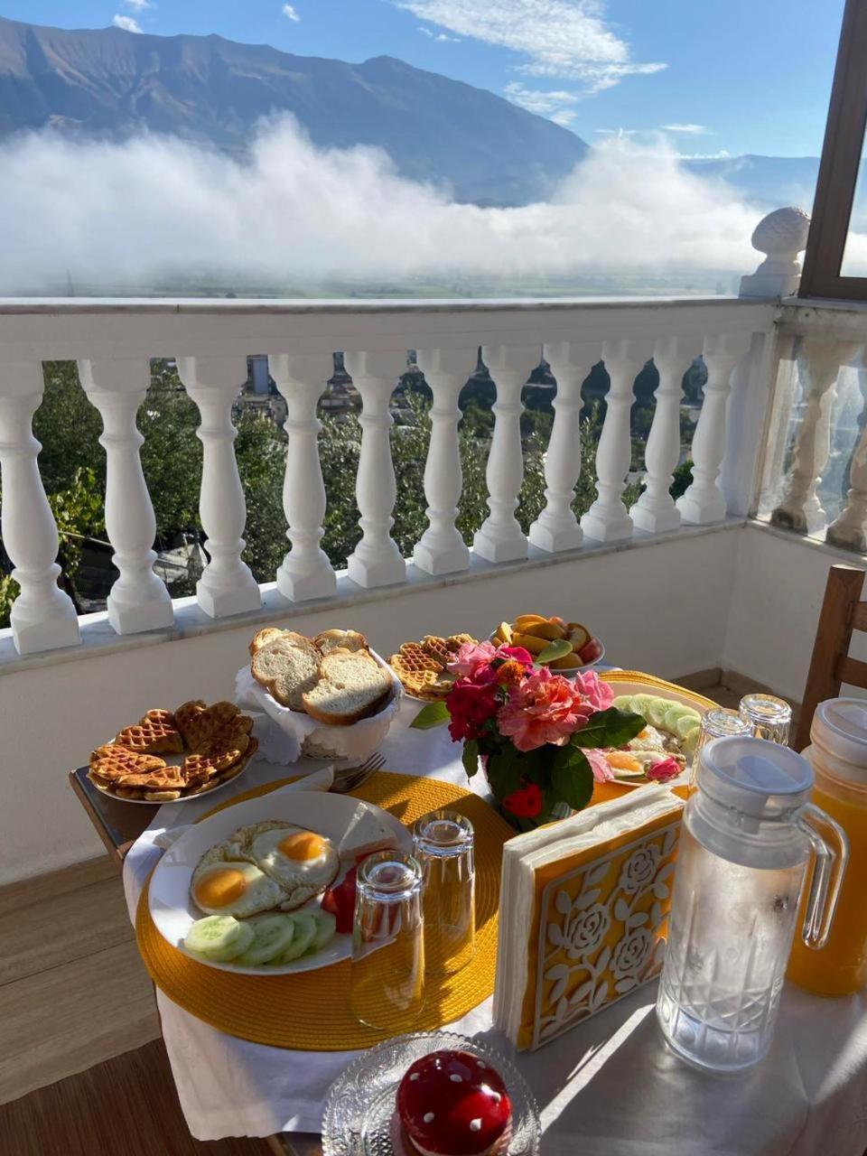 Stonetale Garden Guesthouse Gjirokastër Extérieur photo
